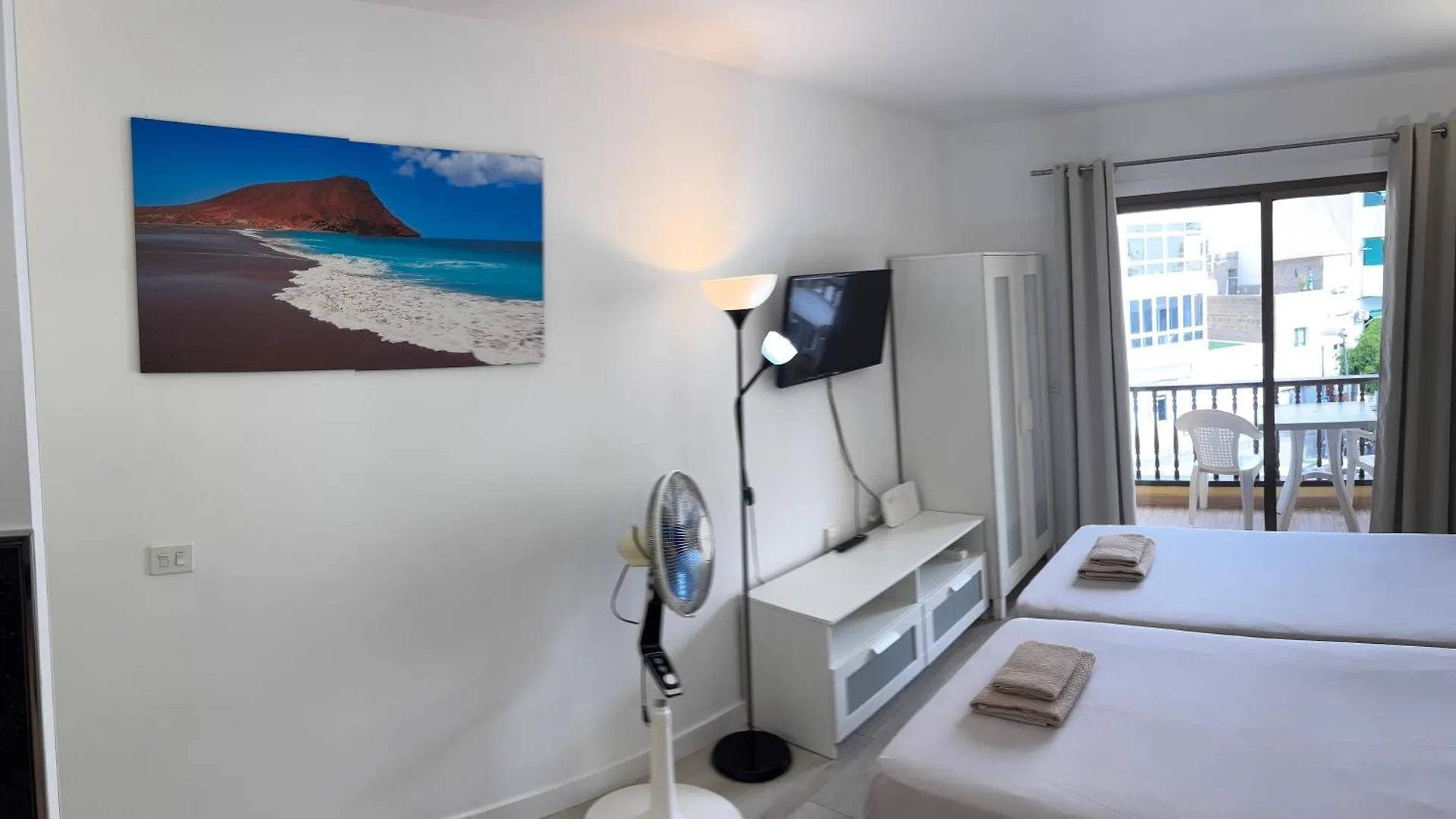 Cozy Studio in Los Cristianos Beach FREE WIFI Arona  0*, Arona (Tenerife)